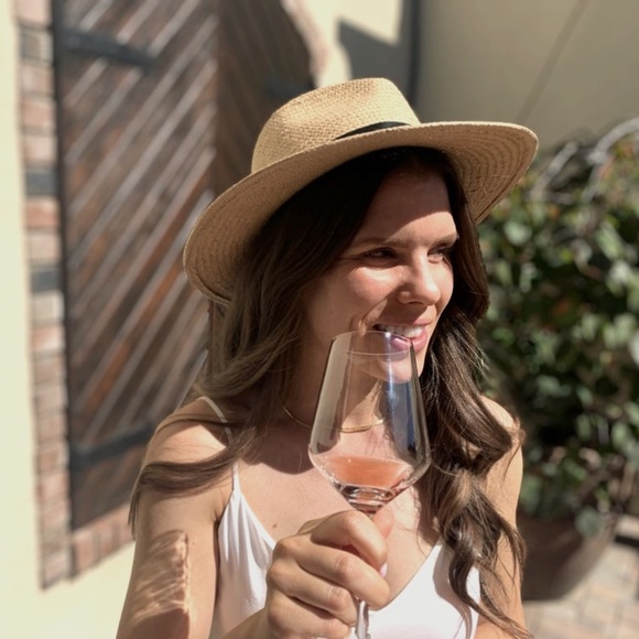 Meet your Posher, Jenn - Picture 1 of 1